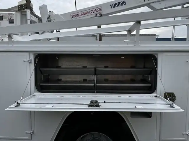 2001 ford F-450 SD Altec Service Truck Bucket Truck 2WD in Heavy Trucks in Richmond - Image 35