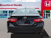 Uncompromising performance and sleek style combine in this 2018 Toyota Camry. This well-maintained p... (image 4)