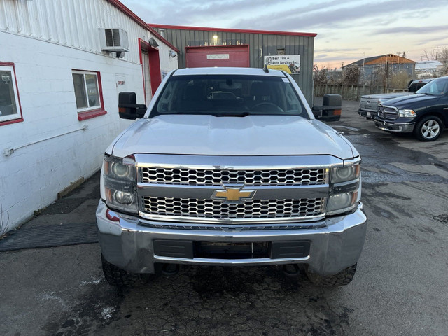 2019 Chevrolet Silverado 3500HD LT 4WD Crew Cab in Cars & Trucks in Calgary - Image 3