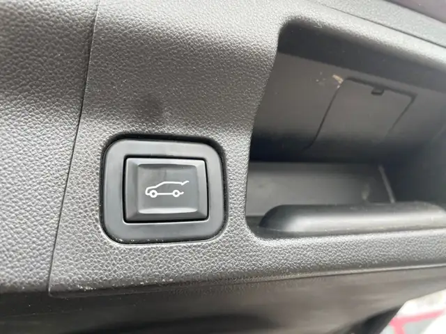 2017 GMC Acadia SLT in Cars & Trucks in Calgary - Image 19