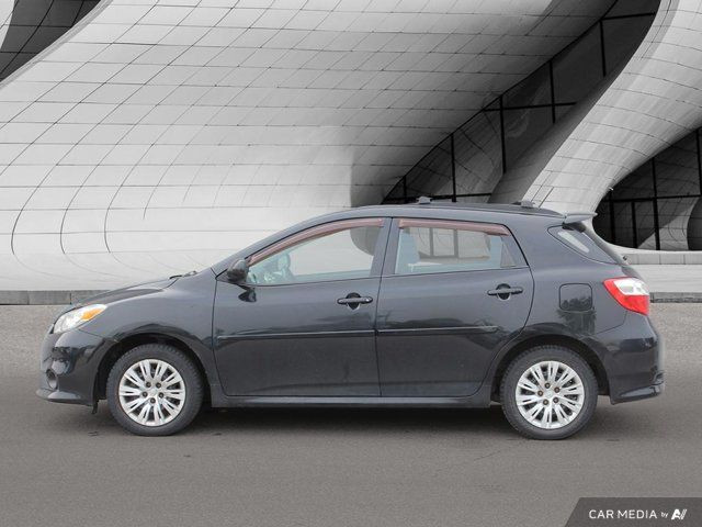 2011 Toyota Matrix S in Cars & Trucks in London - Image 2