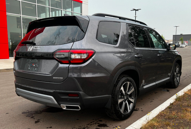 2025 Honda Pilot Touring **POWER HANDS-FREE LIFTGATE**MEMORY... in Cars & Trucks in Grande Prairie - Image 4