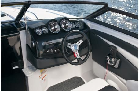 2018 Glastron GT 229 Cuddy in Powerboats & Motorboats in City of Halifax - Image 3