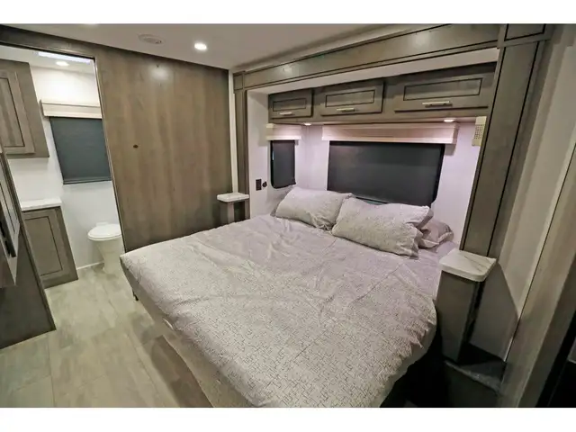 2025 Forest River Georgetown 5 Series Gt5 34H5 3 extensions 2025 in RVs & Motorhomes in Laval / North Shore - Image 25