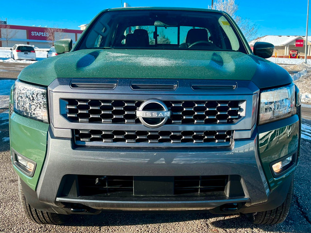 2025 Nissan Frontier SV Running Boards, tub-style mats in Cars & Trucks in Calgary - Image 3
