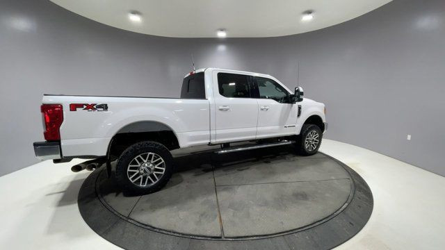 2017 Ford Super Duty F-350 SRW LARIAT - MOON ROOF in Cars & Trucks in Strathcona County - Image 3
