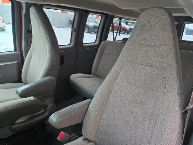 2021 Chevrolet Express Passenger 3500 / LT / 12 PASSENGERS 155"  in Cars & Trucks in West Island - Image 16