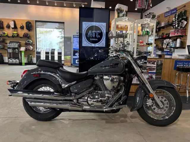 2023 Suzuki Boulevard C50 - Solid Iron Gray in Street, Cruisers & Choppers in Markham / York Region - Image 2