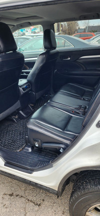 2019 Toyota Highlander XLE ALL WHEEL DRIVE. Clean Carfax, ONE single Owner. See the ad? The vehicle... (image 5)