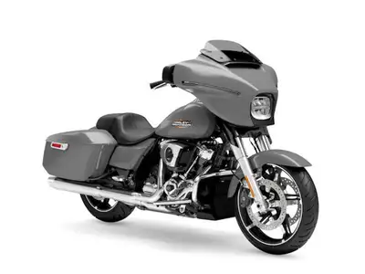2025 Harley-Davidson Street GlideFeatures may include: DESIGN Fairing The iconic Batwing fairing has...
