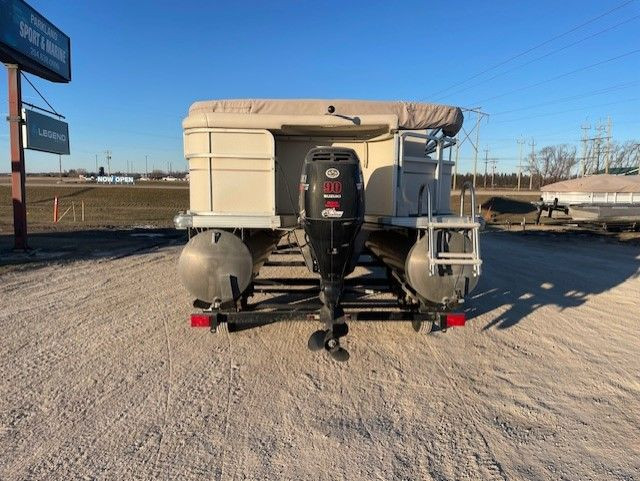 2006 LEISURE PONTOON SUZUKI OUTBOARD 90 in Canoes, Kayaks & Paddles in Winnipeg - Image 4