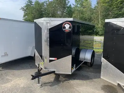 VEND: Remorque Cargo fermer 1 simple essieu ou 2 double essieux tandem fermée ferme pied enclosed tr...