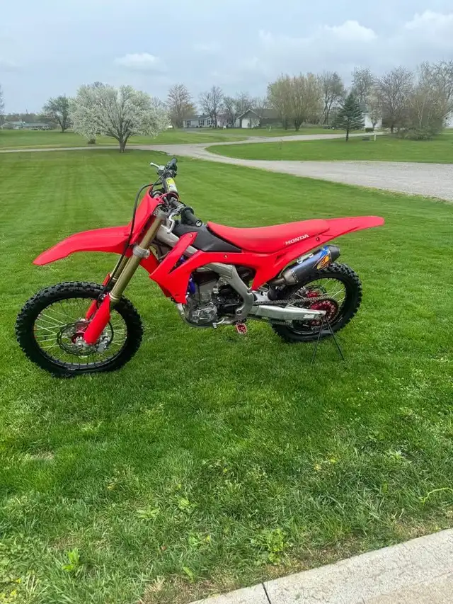  2017 HONDA CRF125F-RED! in Dirt Bikes & Motocross in Edmonton - Image 9