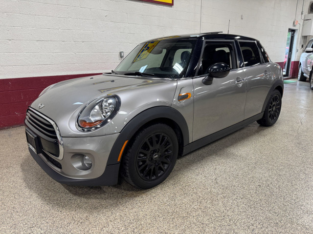 2017 MINI Cooper Hardtop 5 Door - BLUETOOTH - SUN ROOF - KEYLESS in Cars & Trucks in Mississauga / Peel Region - Image 4