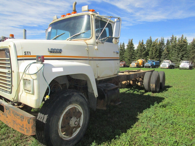 1988 FORD L8000 in Heavy Trucks in Edmonton - Image 2