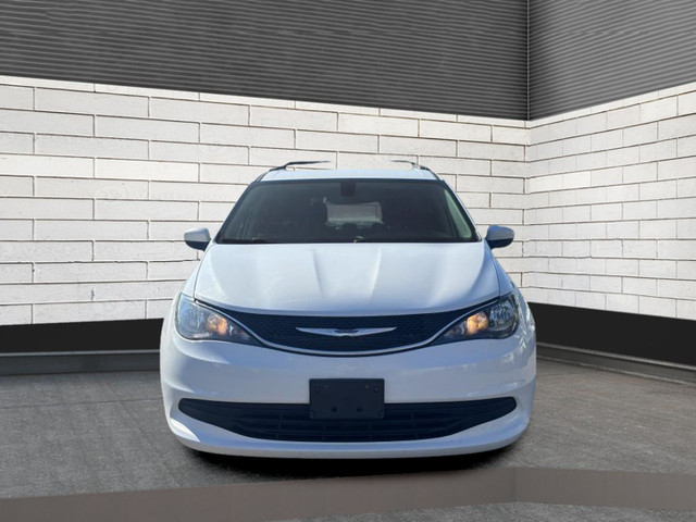 Chrysler Pacifica Touring 2019 à vendre in Cars & Trucks in Laval / North Shore - Image 2