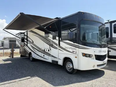 Georgetown 335DS Specifications and Features: Exterior Length: 34.92 ft (419 in) Exterior Width: 8.4...