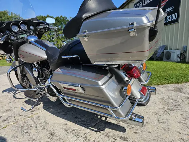 2008 Harley-Davidson Electra Glide in Street, Cruisers & Choppers in Peterborough - Image 10
