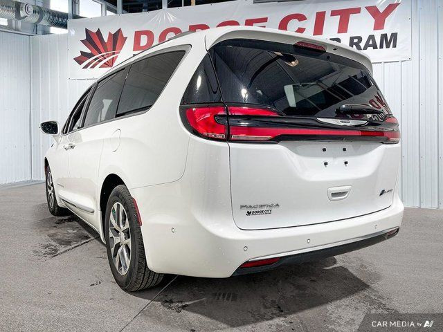 2024 Chrysler Pacifica Hybrid Pinnacle 2WD | Audible pedestrian in Cars & Trucks in Saskatoon - Image 4
