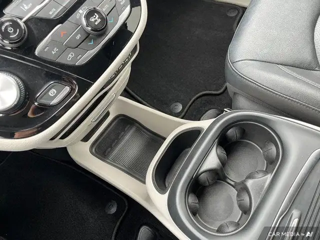 2022 Chrysler Pacifica Hybrid Touring L | Leather | Hybrid in Cars & Trucks in Guelph - Image 19