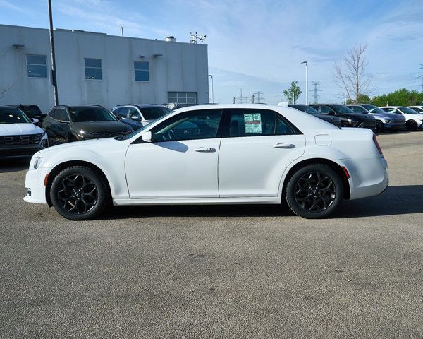 2022 Chrysler 300 Touring L | Awd | Backup Cam | Blindspot in Cars & Trucks in Strathcona County - Image 3