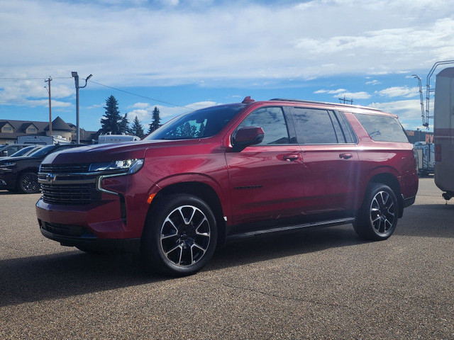2022 Chevrolet Suburban RST 8-PASSENGER | 6.2L V8 | LUXURY PACKA in Cars & Trucks in St. Albert - Image 2