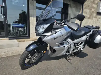 Suzuki V Strom DL1000 2004 74350 kms Financement rapide! Moteur 996cc Manuelle 6 vitesses 2 valises...