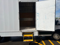 RARE LOW KM CAB & CHASSIS TRANSIT, CUBE VAN COMPLETE, 4.10 REAR AXLE RATIO, EXTERIOR UPGRADE PACKAGE... (image 9)
