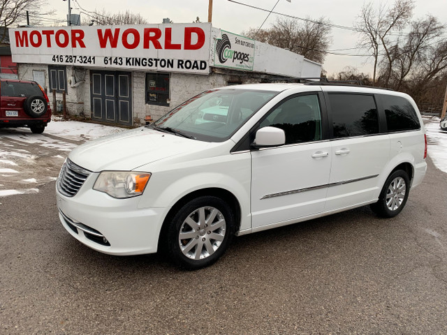 2014 Chrysler Town & Country Touring dans Autos et camions  à Ville de Toronto - Image 3