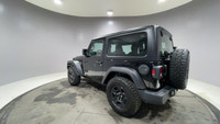 BLACK FREEDOM TOP 3-PIECE HARDTOP, 3.6L PENTASTAR VVT V6 W/ESS ENGINE, BLACK CLOTH BUCKET SEATS, TRA... (image 9)