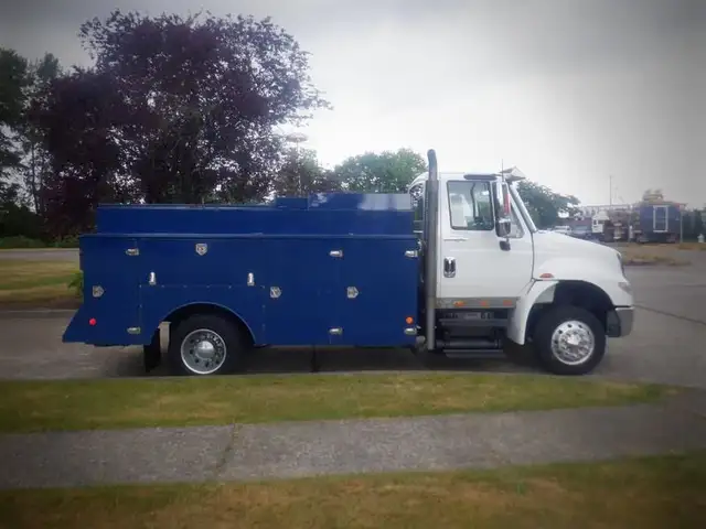 2012 international DuraStar 4300 Welding Service Truck with Air  in Heavy Trucks in Richmond - Image 11