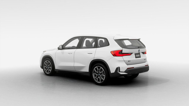 2025 BMW X1 xDrive28i | Sieges Veganza Perfore | 3 ans Ent in Cars & Trucks in City of Montréal - Image 2
