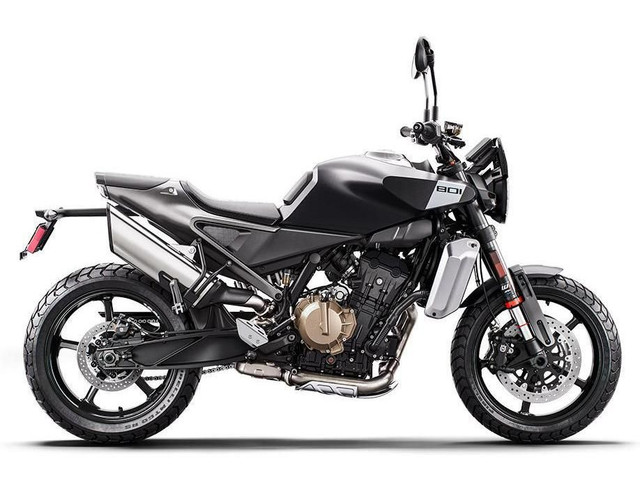 2025 Husqvarna SVARTPILEN 801 dans Motos sport  à Granby - Image 2