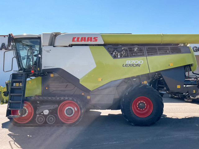 2022 CLAAS Lexion 8700TT in Farming Equipment in Edmonton - Image 3