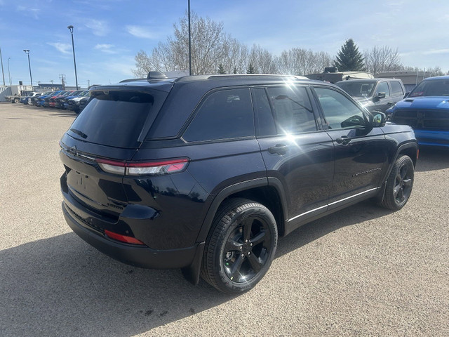 2024 Jeep Grand Cherokee LIMITED in Cars & Trucks in Medicine Hat - Image 3