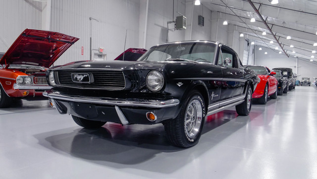 1966 Ford Mustang 2+2 Fastback in Classic Cars in London - Image 2