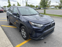 PRIX ET QUALITÉ IMBATTABLE venez découvrir notre TOYOTA RAV4 2022 XLE AWD BAS KM ECRAN TOIT OUVR SIE... (image 2)