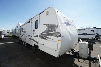 As Is unit. Water damaged RV. This 2007 Cougar 294RLS is a 29 foot couples RV trailer. Wein.re selli...