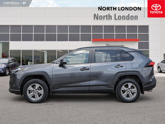 2022 Toyota RAV4 XLE LEASE RETURN - CLEAN CARFAX - ONE OWNER... in Cars & Trucks in London - Image 3