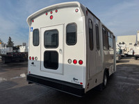 2014 GMC Savana 3500 12 Passenger Bus 6.0L V8 Gas RWD 158,419 KM Automatic Transmission Wheel Chair... (image 4)