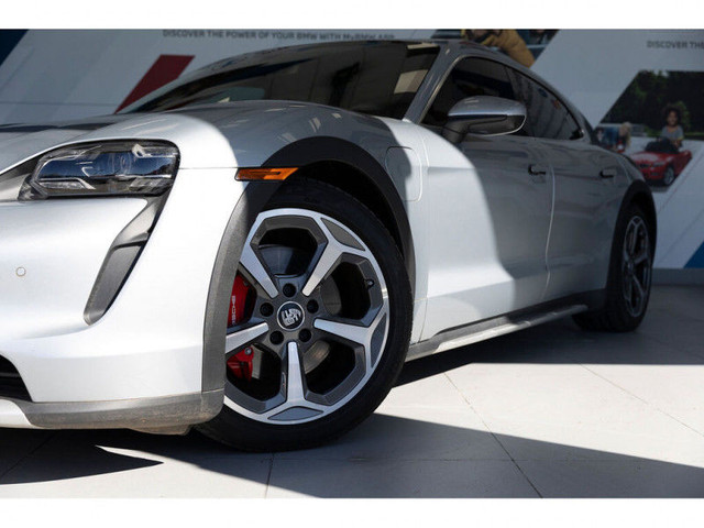 2022 Porsche Taycan 4S Cross Turismo in Cars & Trucks in Vancouver - Image 2