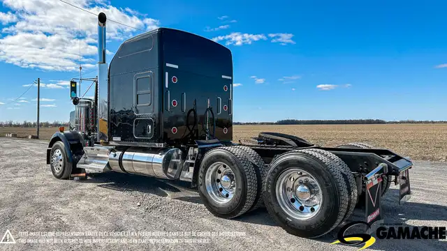 2017 KENWORTH W900L HIGHWAY / SLEEPER TRUCK / TRACTOR in Heavy Trucks in Chilliwack - Image 10
