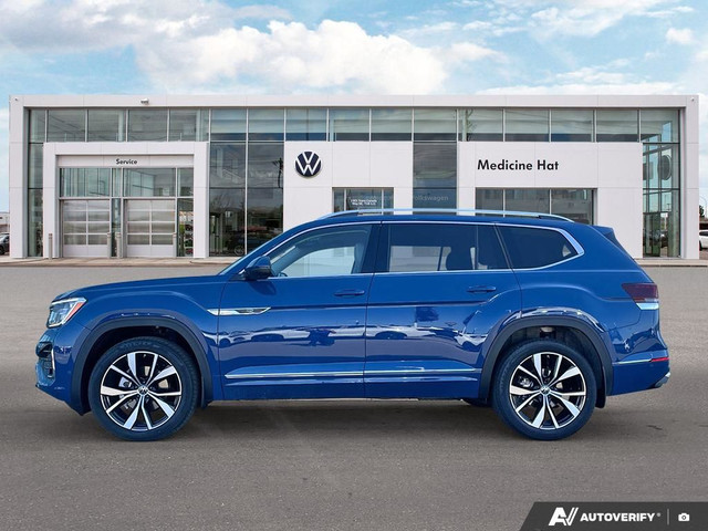 2025 Volkswagen ATLAS Execline 2025 Volkswagen Atlas – Spacious, in Cars & Trucks in Medicine Hat - Image 4