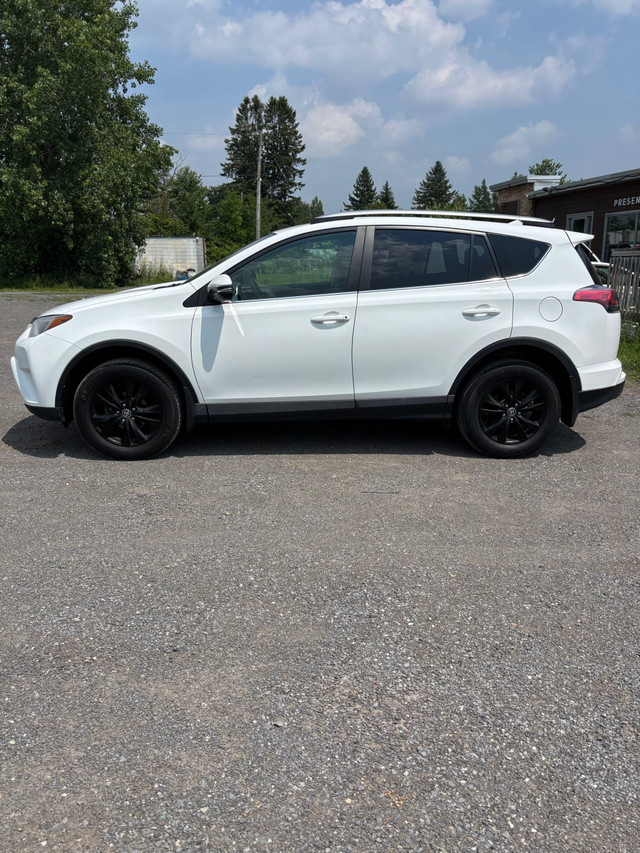 2017 Toyota RAV4 LE in Cars & Trucks in Ottawa - Image 3