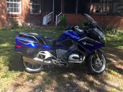 APPLY NOW: https://www.ridecollective.ca/get-pre-approved The 2015 BMW R1200RT is a premium sport-to...
