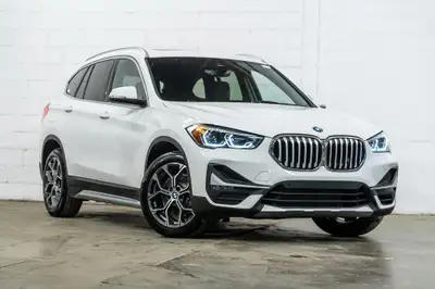 Francais: * xLine * Entretien régulier sans frais 4 ans/80 000 km * Groupe Premium Essentiel * Volan...