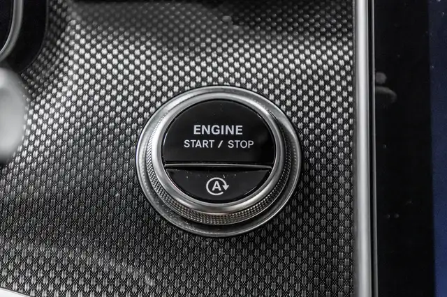 2023 Mercedes-Benz C300 4MATIC Sedan | Premium | Night | Carplay in Cars & Trucks in City of Montréal - Image 31