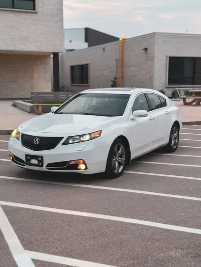 2012 Acura TL Tech SH-AWD | Luxury & Performance with Navigation Kilometers: 155,000 km Condition: C...