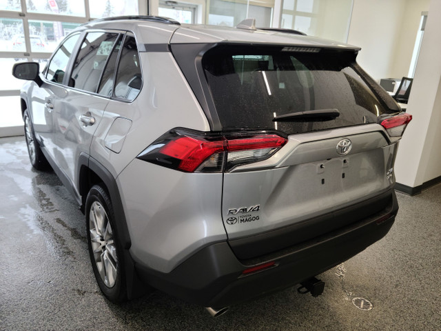 2022 Toyota RAV4 XLE PREMIUM AWD, GARANTIE JUSQU EN 2026, dans Autos et camions  à Sherbrooke - Image 4