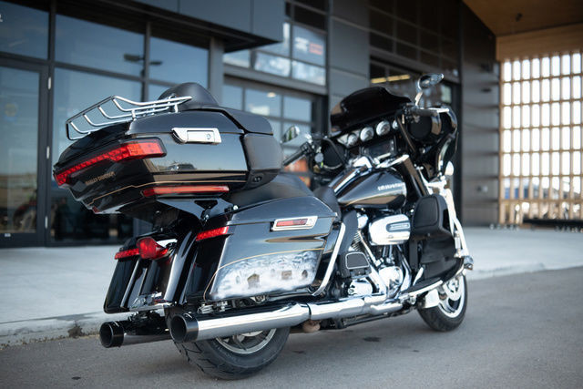 2017 Harley-Davidson ULTRA LIMITED LOW in Street, Cruisers & Choppers in Strathcona County - Image 3